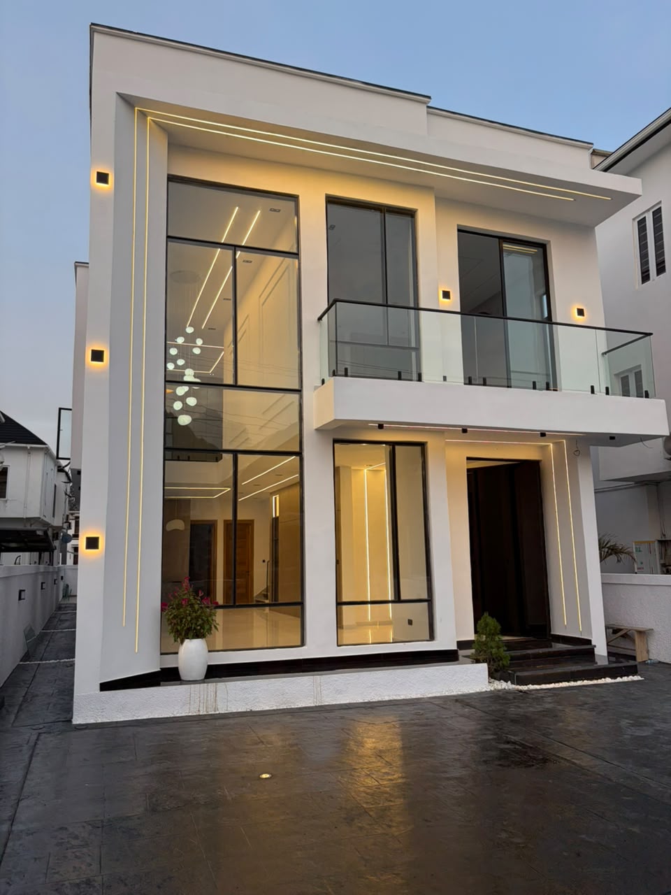LUXURY 5 BEDROOM FULLY DETACHED DUPLEX WITH BQ AND SWIMMING POOL in Ikota, Lekki Phase 2 - homes listing for ₦500,000,000
